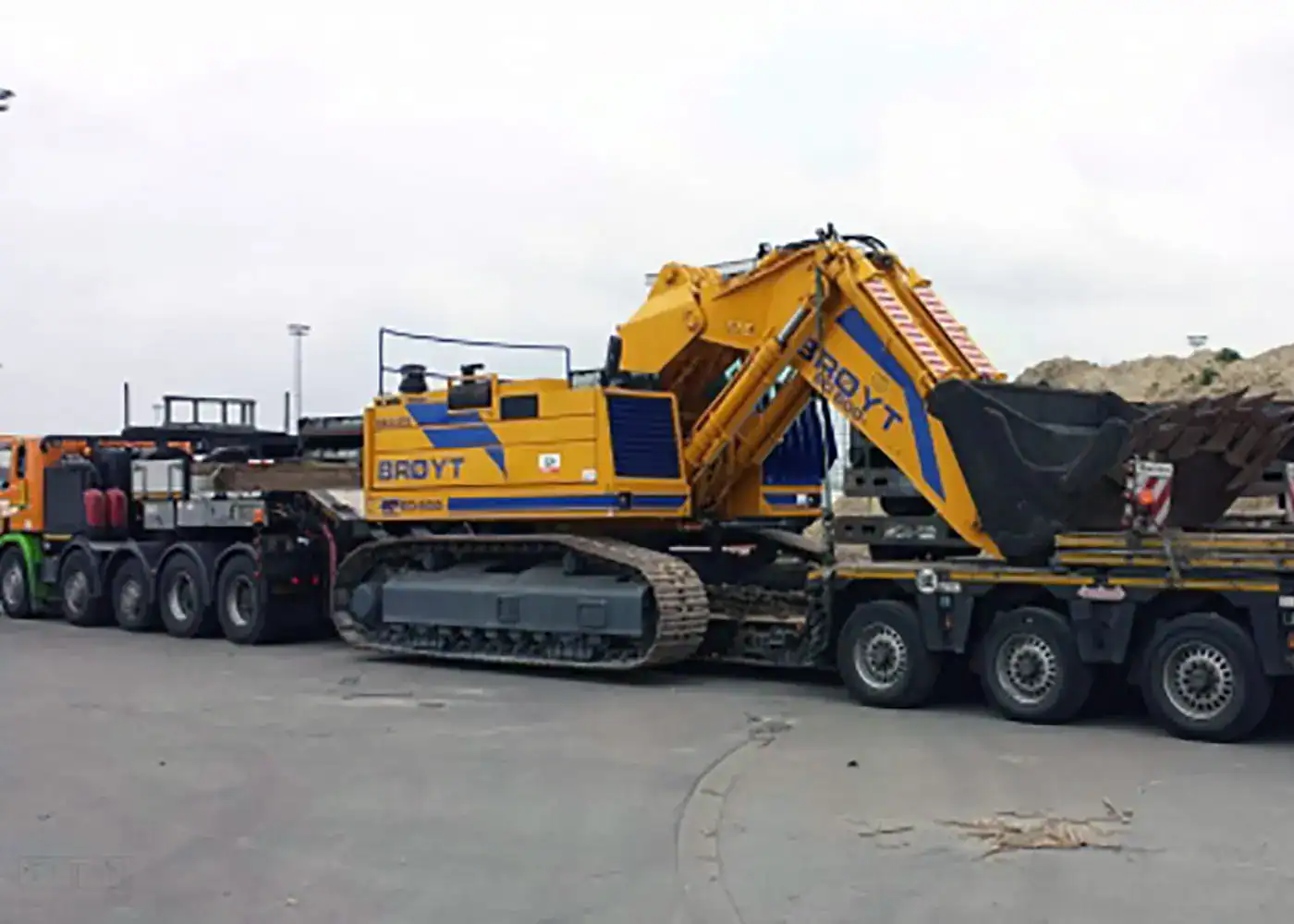 Mining Excavator Shipping | Titan Worldwide | (888) 500-8884