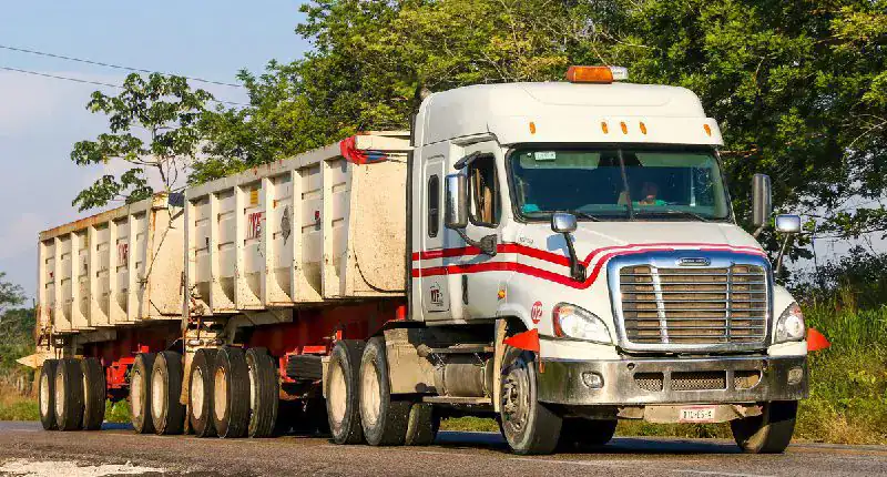 semi truck with pup trailer